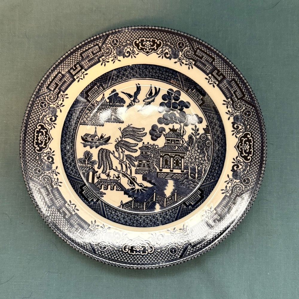 Churchill - Blue Willow China Five Dinner Plates